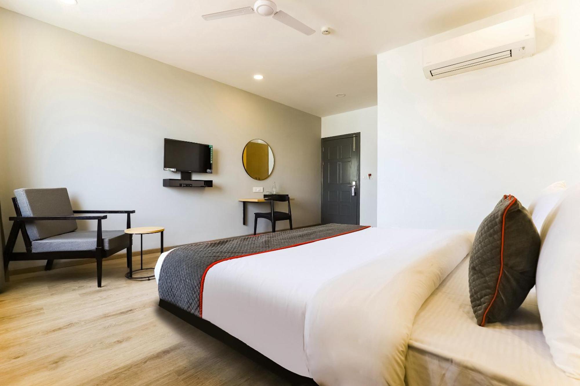 Townhouse Prithvi Resort Near Phoenix Palassio ラクナウ エクステリア 写真