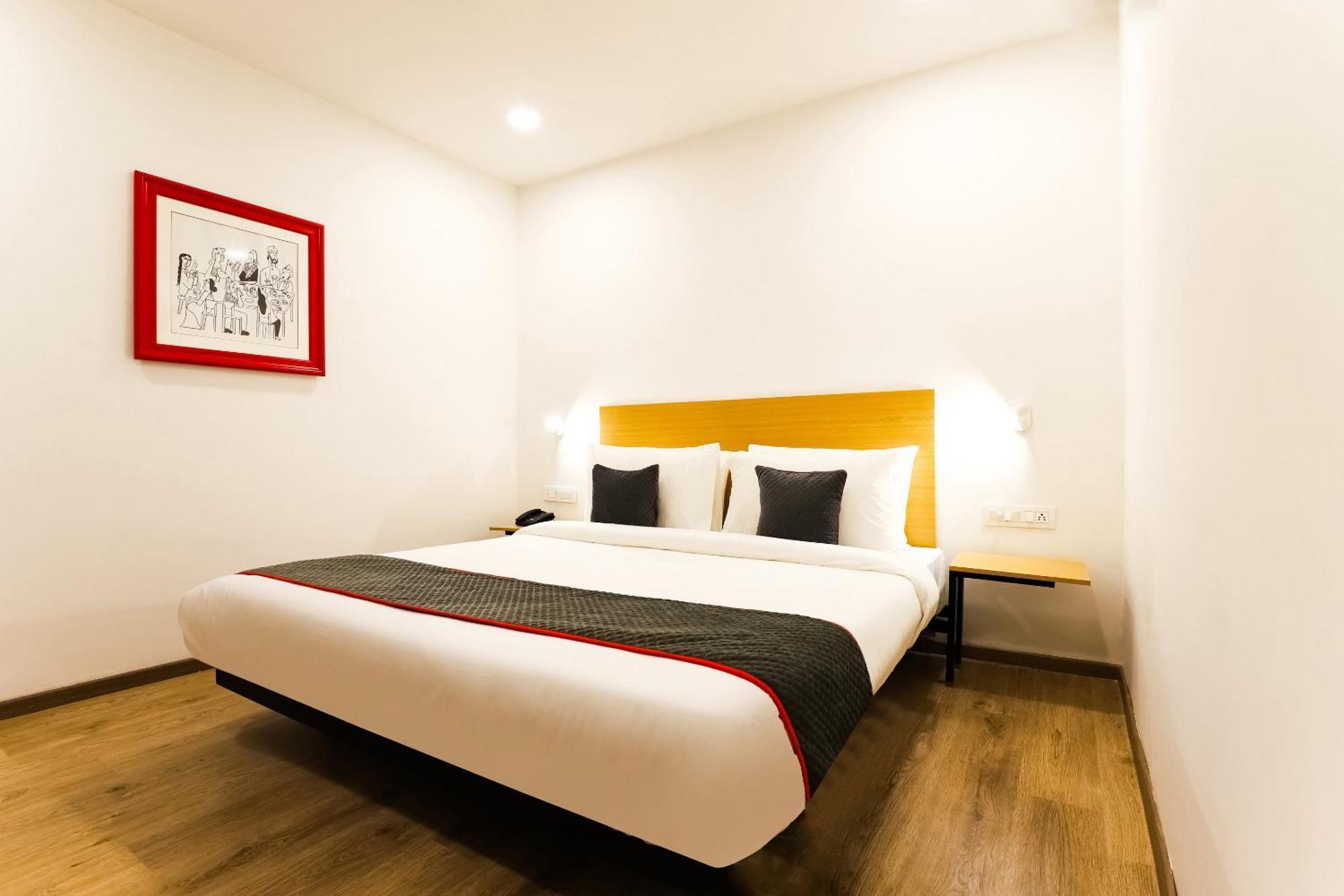 Townhouse Prithvi Resort Near Phoenix Palassio ラクナウ エクステリア 写真