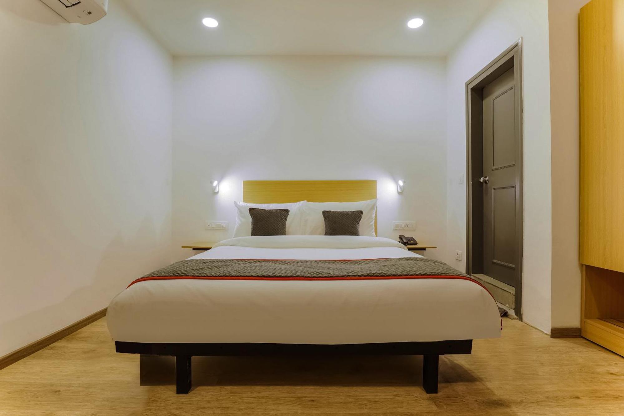 Townhouse Prithvi Resort Near Phoenix Palassio ラクナウ エクステリア 写真