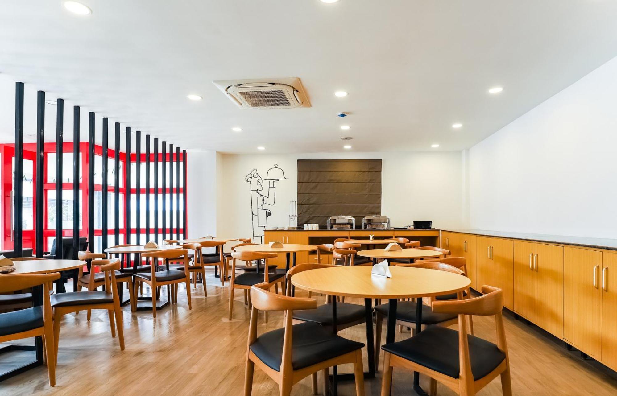 Townhouse Prithvi Resort Near Phoenix Palassio ラクナウ エクステリア 写真