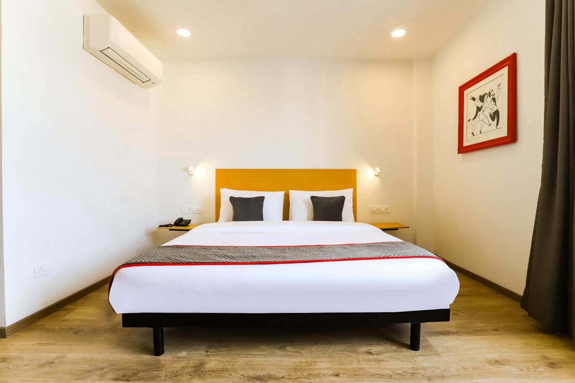 Townhouse Prithvi Resort Near Phoenix Palassio ラクナウ エクステリア 写真