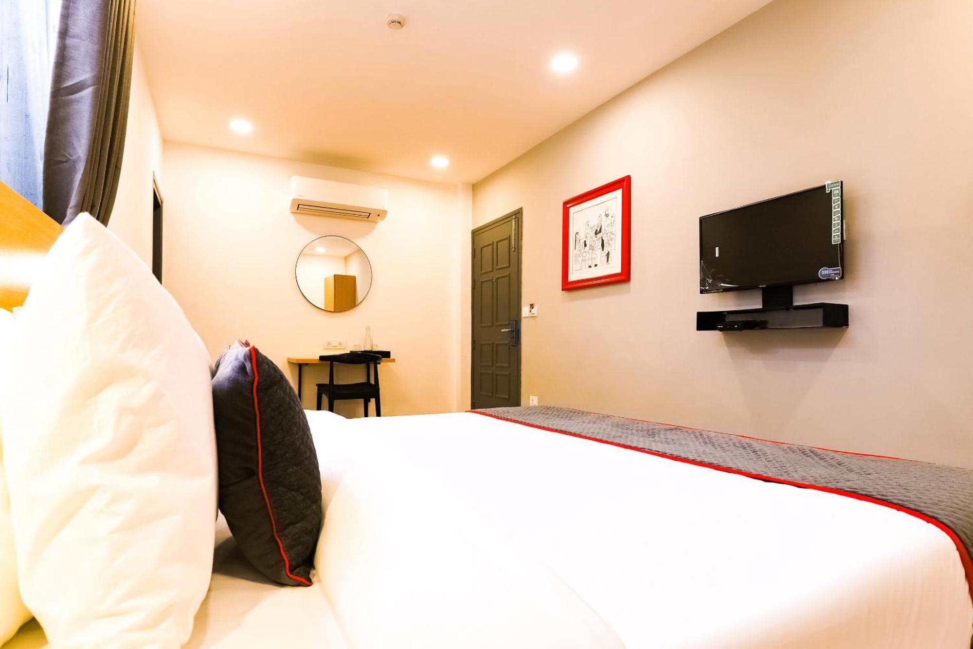 Townhouse Prithvi Resort Near Phoenix Palassio ラクナウ エクステリア 写真
