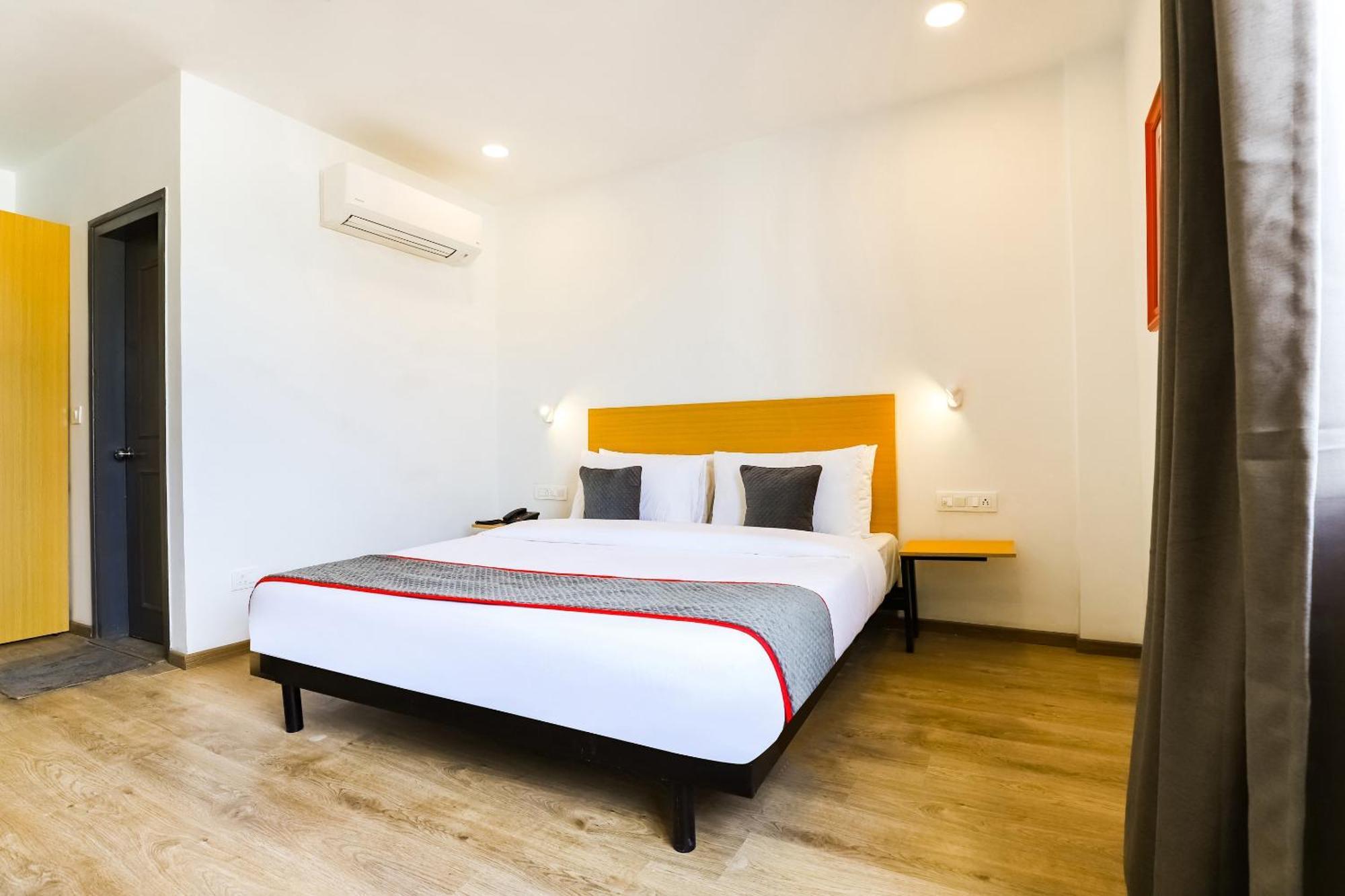 Townhouse Prithvi Resort Near Phoenix Palassio ラクナウ エクステリア 写真