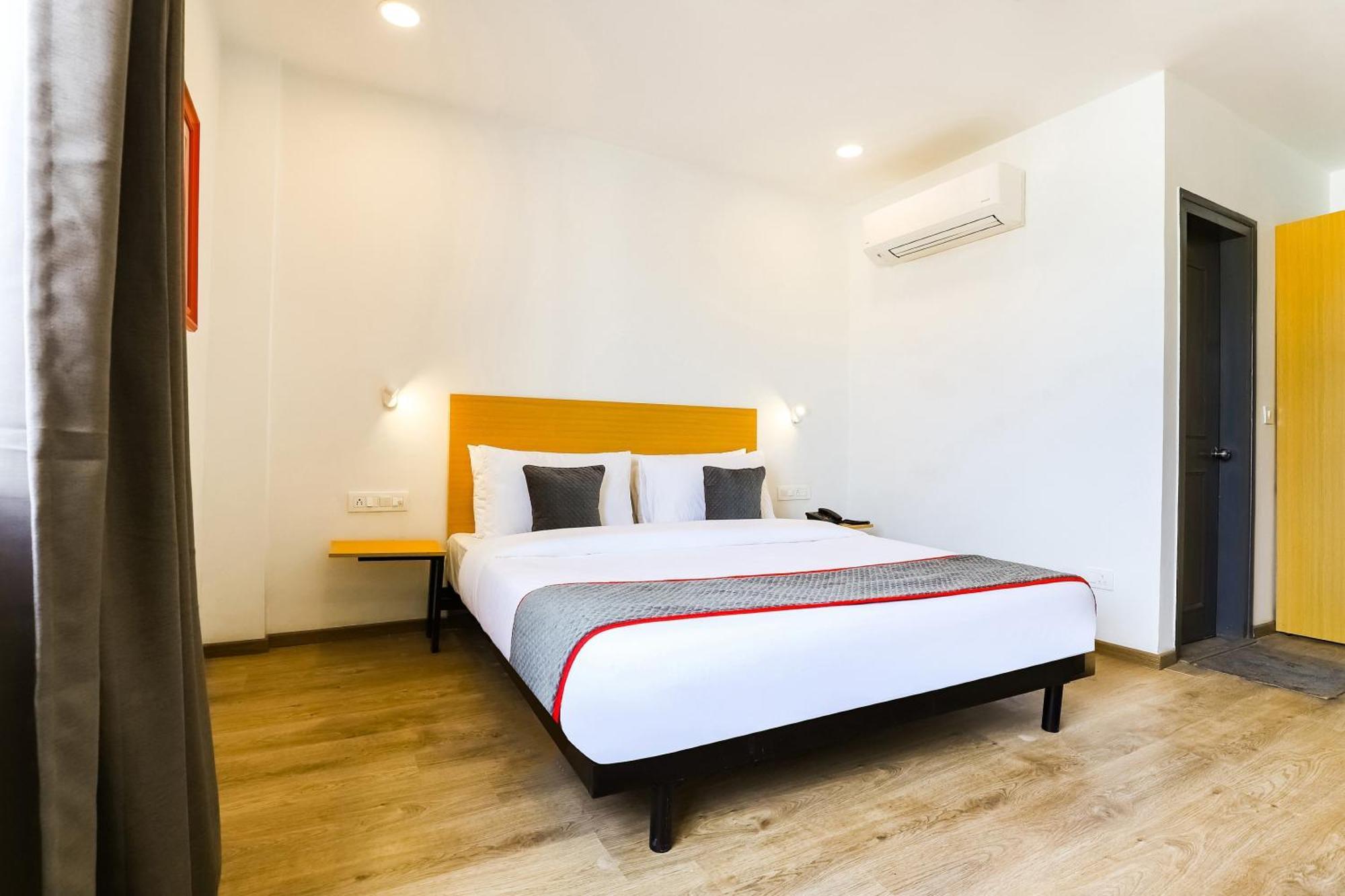 Townhouse Prithvi Resort Near Phoenix Palassio ラクナウ エクステリア 写真