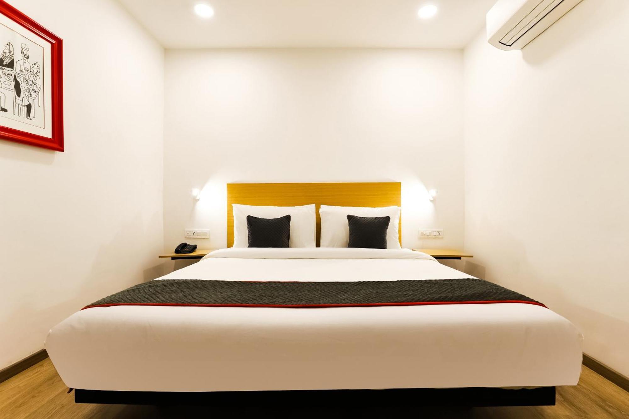 Townhouse Prithvi Resort Near Phoenix Palassio ラクナウ エクステリア 写真