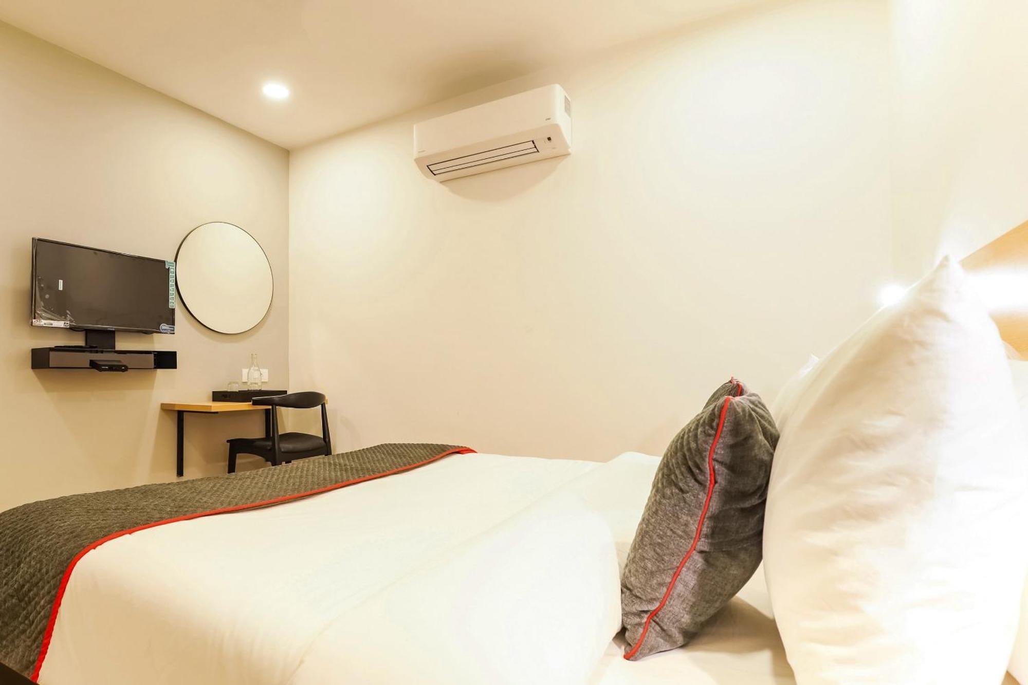 Townhouse Prithvi Resort Near Phoenix Palassio ラクナウ エクステリア 写真