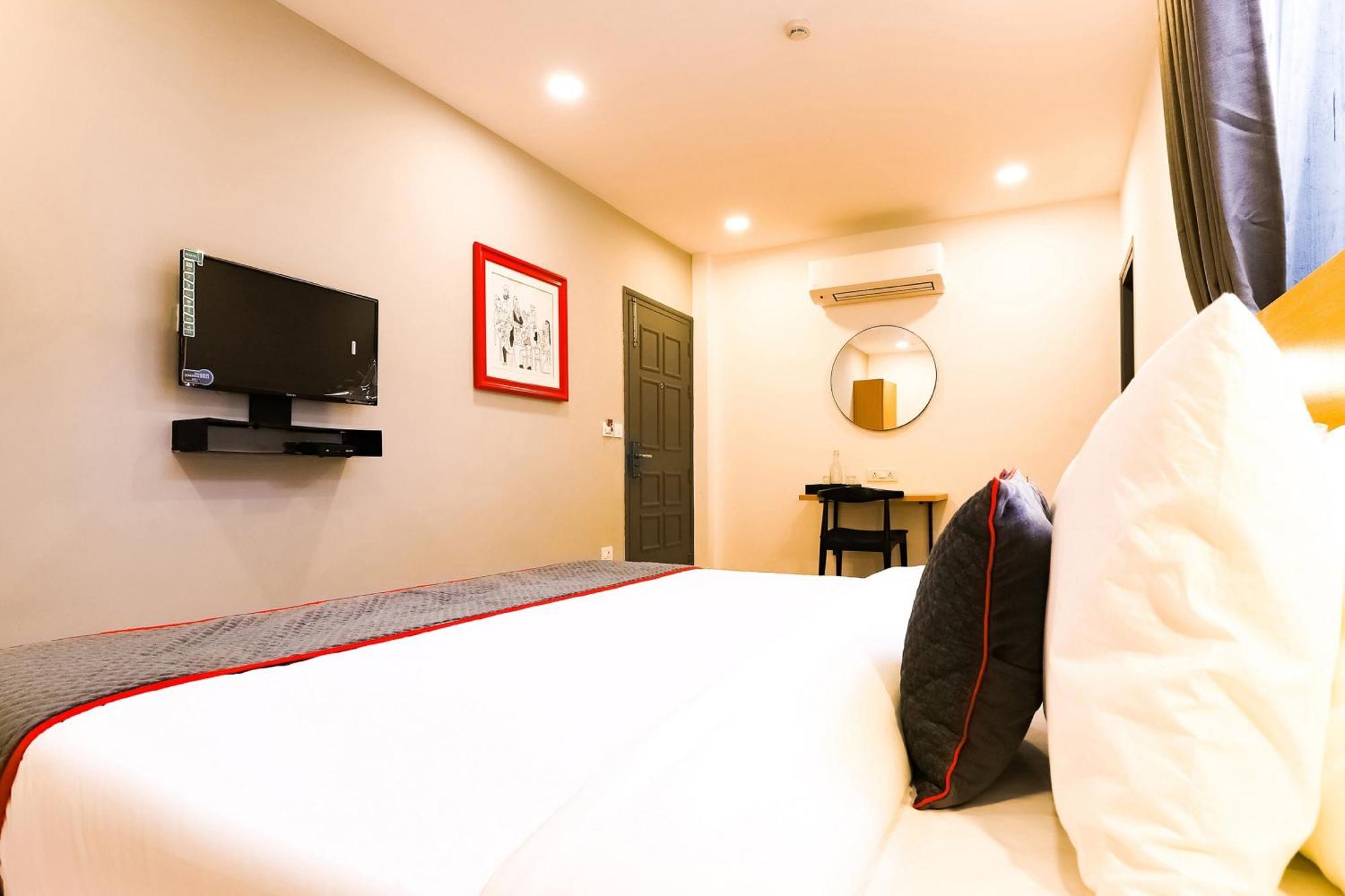 Townhouse Prithvi Resort Near Phoenix Palassio ラクナウ エクステリア 写真