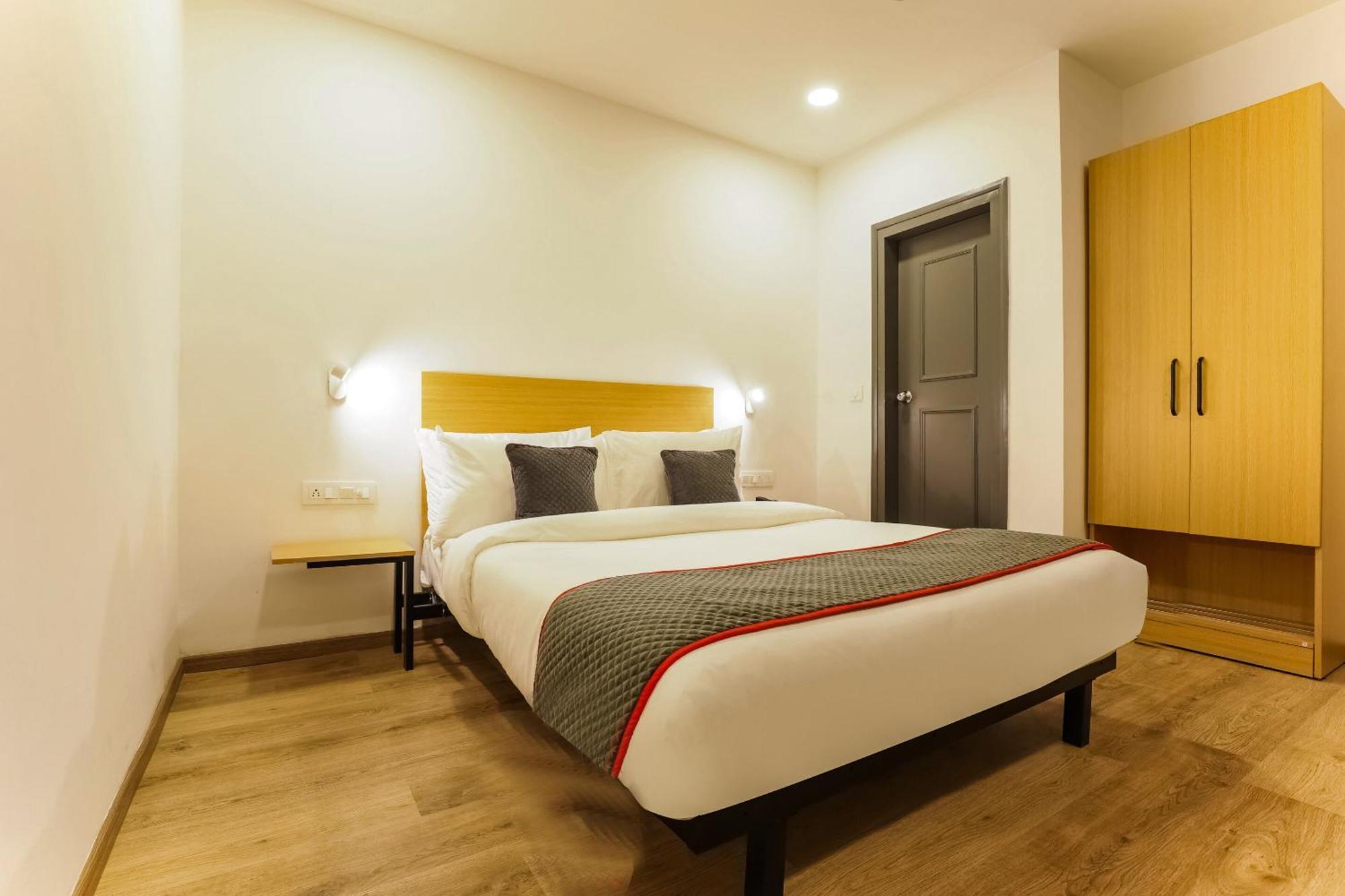 Townhouse Prithvi Resort Near Phoenix Palassio ラクナウ エクステリア 写真